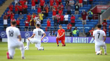 Wales - Albania - Persahabatan Internasional - Stadion Cardiff City Wales & # 39;  Chris Mipham mengalami cedera lutut sebelum pertandingan persahabatan internasional di Cardiff City, Wales.  Tanggal foto: Sabtu, 5 Juni 2021.